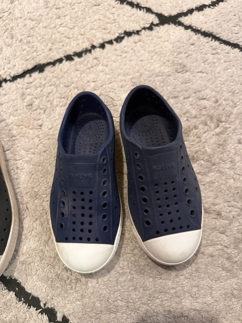 Native Jefferson Slip-On Sneakers in Black and Navy c10 - Picture 5 of 6